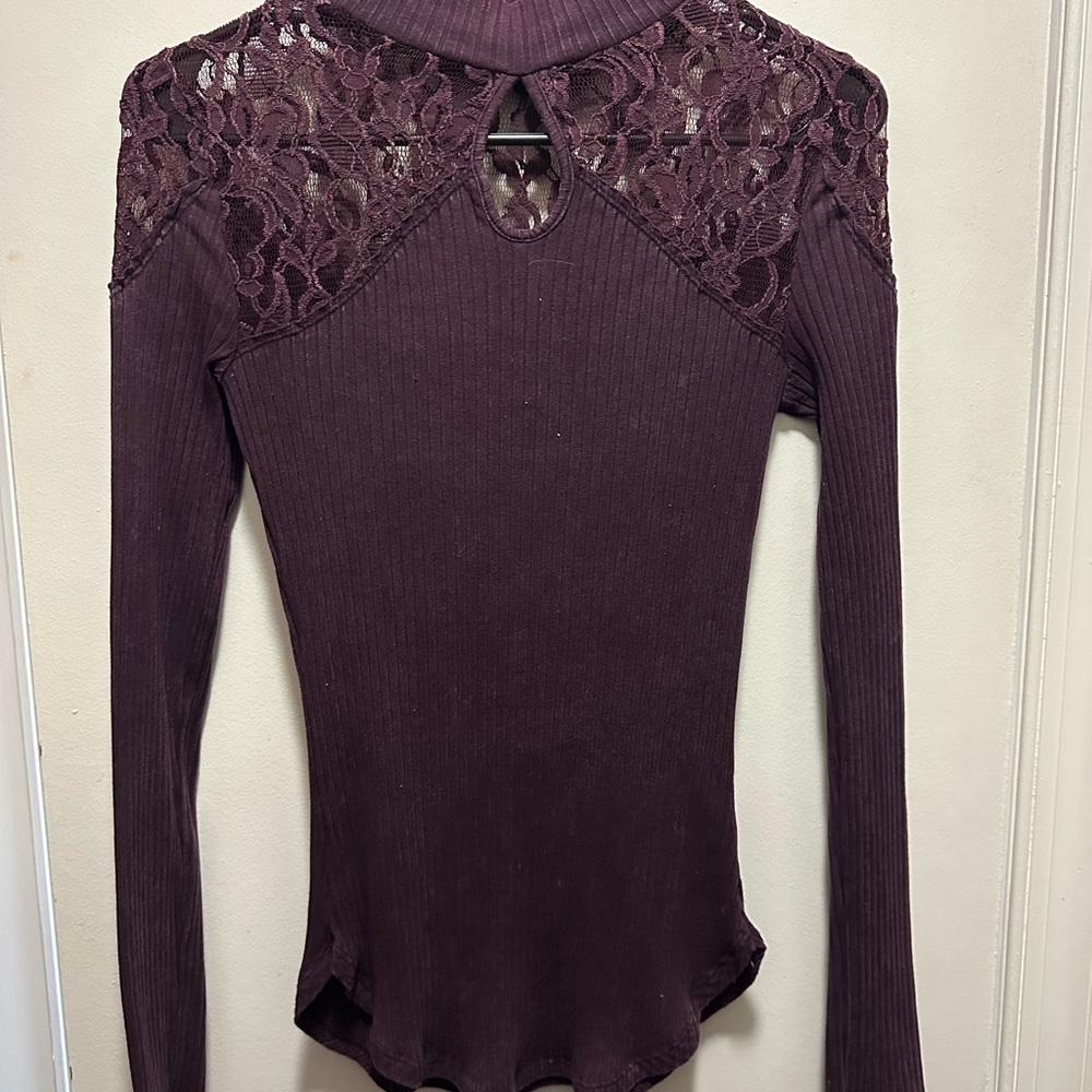 Chic Lace Detail Plum Turtleneck